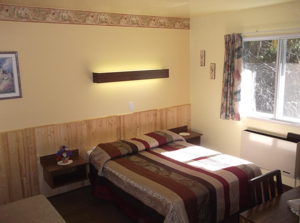 Auberge Mountain View Inn Mont-Tremblant Phòng bức ảnh