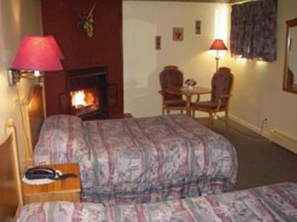 Auberge Mountain View Inn Mont-Tremblant Phòng bức ảnh